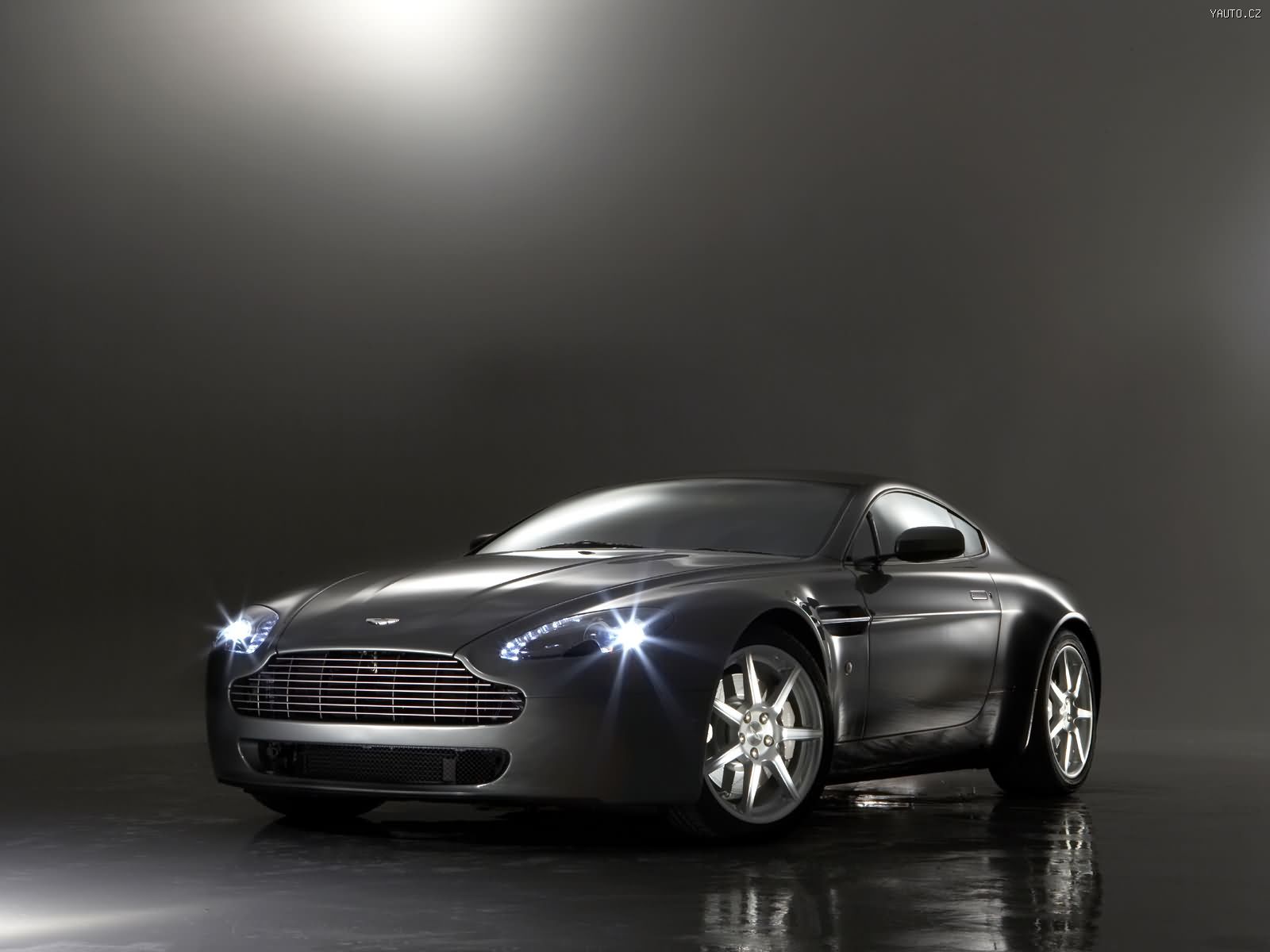 Aston_Martin_V8_Vantage.jpg